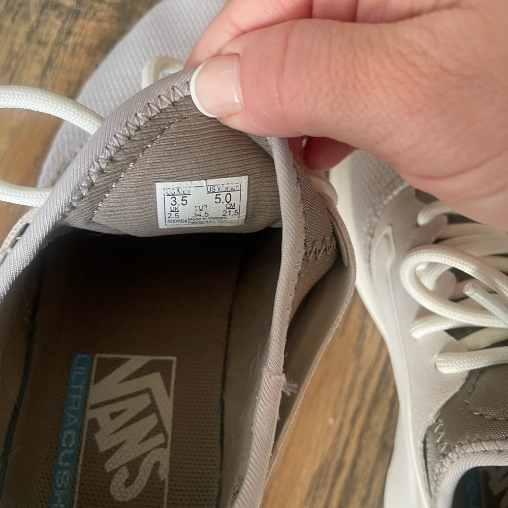 Vans Off The Wall White Sneakers - Picture 4 of 6